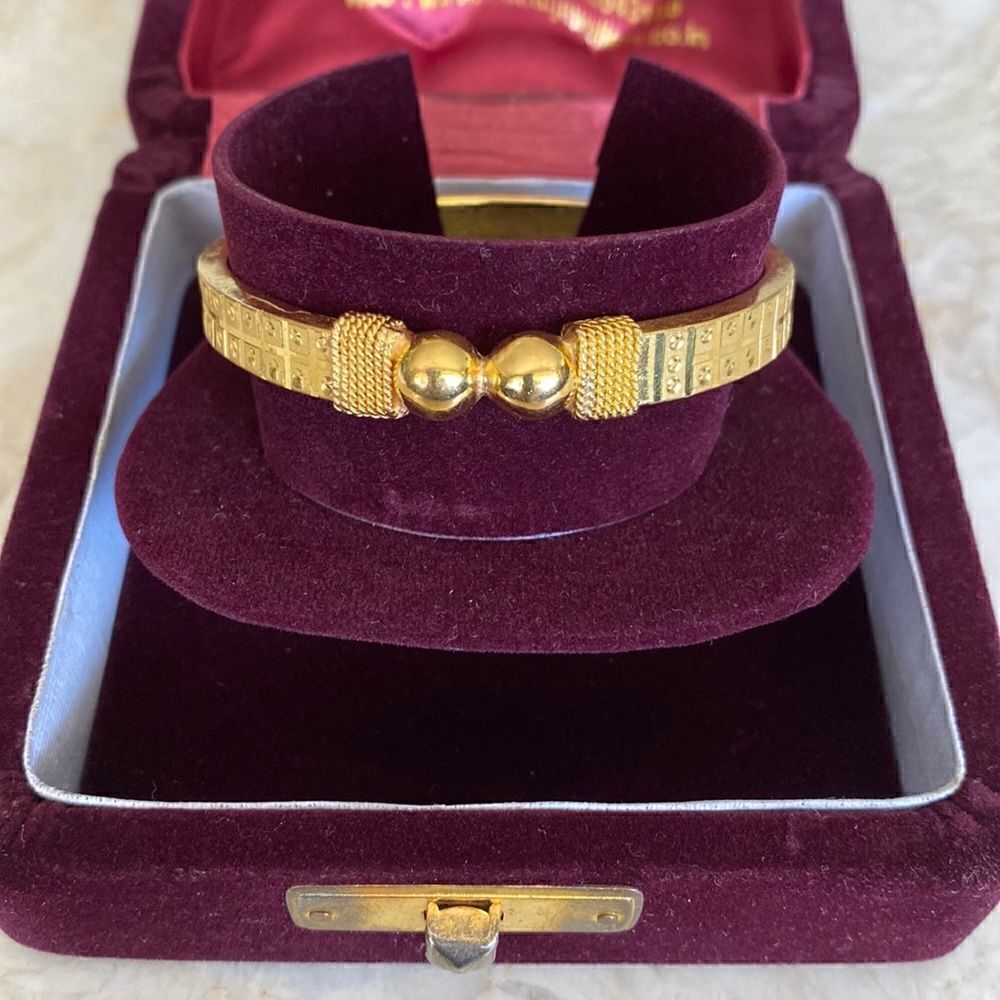 18K Gold Solid Bangle Bracelet 23.43gm